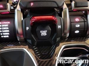 Lamborghini Urus 4.0 V8 SE 2025 года из Южной Кореи