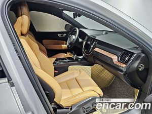 Volvo XC60 B6 ULTIMATE Bright 2024 года из Южной Кореи