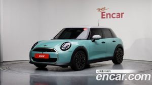 Mini Cooper 5Door Favoured 2025 года из Южной Кореи