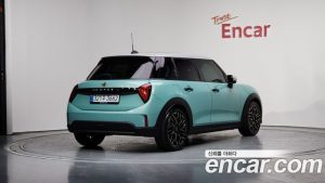Mini Cooper 5Door Favoured 2025 года из Южной Кореи