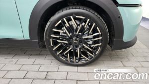 Mini Cooper 5Door Favoured 2025 года из Южной Кореи