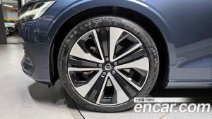 Volvo S60 B5 ULTIMATE Bright 2023 года из Южной Кореи