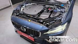 Volvo S60 B5 ULTIMATE Bright 2023 года из Южной Кореи