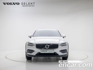 Volvo V60 B5 Ultra AWD 2025 года из Южной Кореи