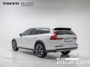 Volvo V60 B5 Ultra AWD 2025 года из Южной Кореи
