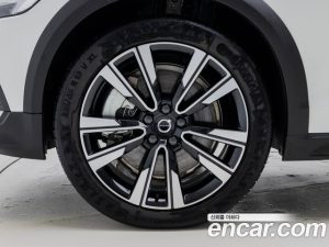 Volvo V60 B5 Ultra AWD 2025 года из Южной Кореи