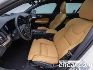 Volvo V60 B5 Ultra AWD 2025 года из Южной Кореи