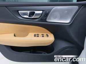 Volvo V60 B5 Ultra AWD 2025 года из Южной Кореи