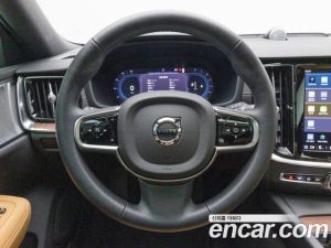 Volvo V60 B5 Ultra AWD 2025 года из Южной Кореи