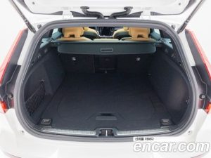 Volvo V60 B5 Ultra AWD 2025 года из Южной Кореи