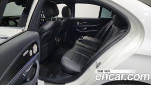 Mercedes-Benz E-Class E220d 4MATIC AMG Line 2023 года из Южной Кореи