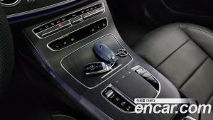 Mercedes-Benz E-Class E220d 4MATIC AMG Line 2023 года из Южной Кореи