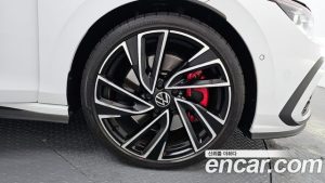 Volkswagen Golf 2.0 GTI 2024 года из Южной Кореи