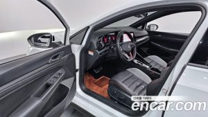 Volkswagen Golf 2.0 GTI 2024 года из Южной Кореи