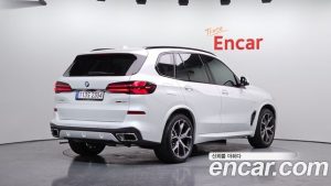 BMW X5 xDrive 40i M Sport 2025 года из Южной Кореи