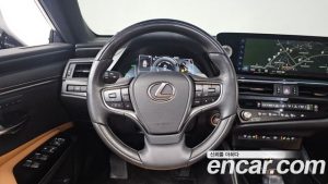 Lexus ES Luxury Plus 2023 года из Южной Кореи