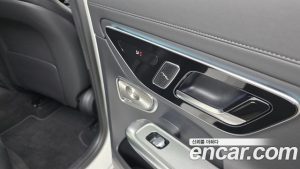 Mercedes-Benz GLC-Class GLC300 4MATIC AMG Line 2025 года из Южной Кореи