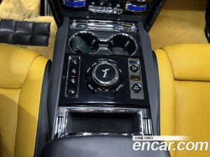 Rolls-Royce Cullinan 6.7 V12 Black Badge 2023 года из Южной Кореи