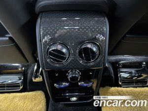 Rolls-Royce Cullinan 6.7 V12 Black Badge 2023 года из Южной Кореи