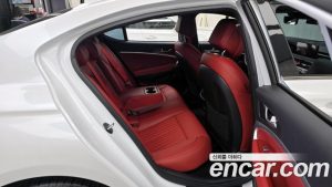 Genesis G70 Бензин 2.5T 2WD 2024 года из Южной Кореи