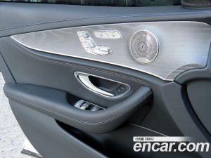 Mercedes-Benz E-Class E350 4MATIC AMG Line 2023 года из Южной Кореи