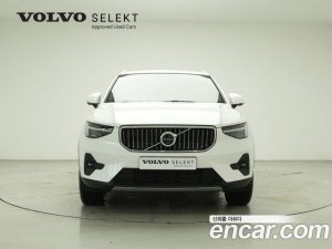 Volvo XC40 B4 Ultra Bright 2025 года из Южной Кореи
