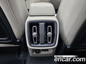 Volvo XC40 B4 Ultra Bright 2025 года из Южной Кореи