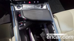 Audi Q8 e-tron 55 4WD Premium 2024 года из Южной Кореи