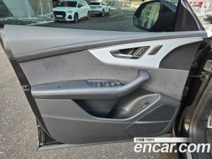 Audi Q8 55 TFSI 4WD Premium 2023 года из Южной Кореи