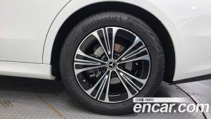 Mercedes-Benz E-Class E200 Avantgarde 2025 года из Южной Кореи