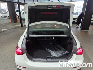 Mercedes-Benz E-Class E300 4MATIC AMG Line 2026 года из Южной Кореи
