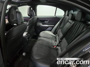 Mercedes-Benz E-Class E350e 4MATIC 2025 года из Южной Кореи