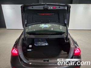 Mercedes-Benz E-Class E350e 4MATIC 2025 года из Южной Кореи