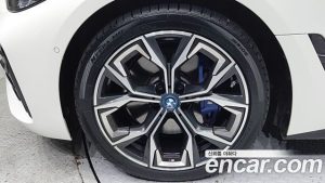 BMW i4 eDrive40 M Sport PRO 2024 года из Южной Кореи