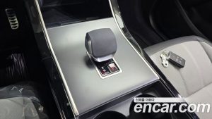 Land Rover Range Rover Evoque P250 Dynamic SE 2025 года из Южной Кореи