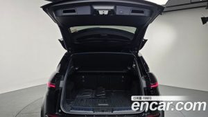 Land Rover Range Rover Evoque P250 Dynamic SE 2024 года из Южной Кореи