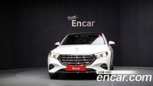 Mercedes-Benz E-Class E350e 4MATIC 2025 года из Южной Кореи