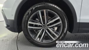 Volkswagen Tiguan 2.0 TSI Prestige 2023 года из Южной Кореи
