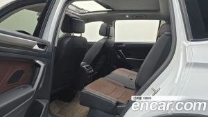 Volkswagen Tiguan 2.0 TSI Prestige 2023 года из Южной Кореи