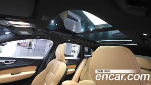 Volvo XC60 B6 ULTIMATE Bright 2024 года из Южной Кореи
