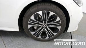 Mercedes-Benz E-Class E350e 4MATIC 2025 года из Южной Кореи
