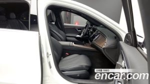 Mercedes-Benz E-Class E350e 4MATIC 2025 года из Южной Кореи