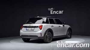 Mini Cooper 5Door Favoured 2025 года из Южной Кореи