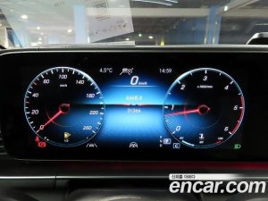 Mercedes-Benz GLS-Class GLS400d 4MATIC 2023 года из Южной Кореи