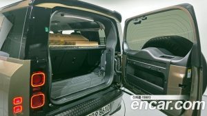 Land Rover Defender 110 D250 SE 2023 года из Южной Кореи