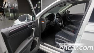 Volkswagen Tiguan 2.0 TDI 4 Prestige 2023 года из Южной Кореи