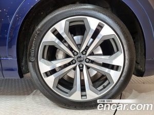 Audi Q8 55 TFSI 4WD Premium 2023 года из Южной Кореи