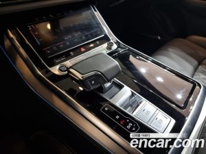 Audi Q8 55 TFSI 4WD Premium 2023 года из Южной Кореи