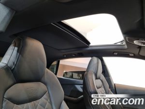 Audi Q8 55 TFSI 4WD Premium 2023 года из Южной Кореи