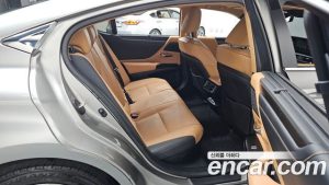 Lexus ES Executive 2025 года из Южной Кореи